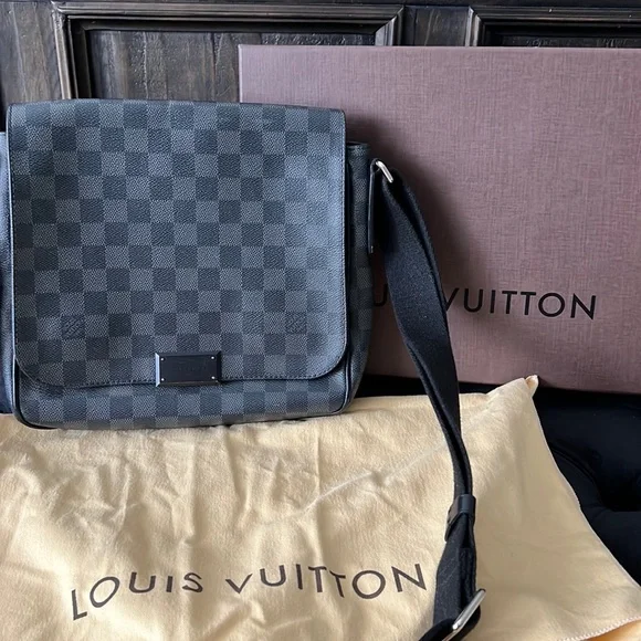 Mens lv best sale messenger bag